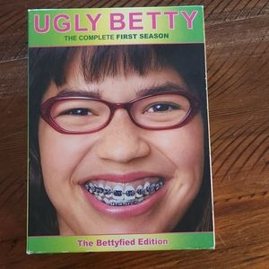 🎈2/$15 Ugly Betty season 1